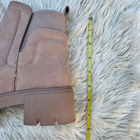 Qupid 💕 Dusty Pink Blush Lug Sole Ankle Faux Suede Fall Booties Womens Size 6 - Picture 8 of 15